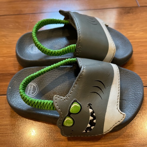 Toddler shark sandals size 5 - Picture 3 of 3